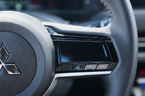 Mitsubishi XForce multi function steering
