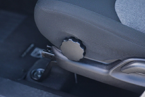 Mitsubishi XForce seat adjustment controllers