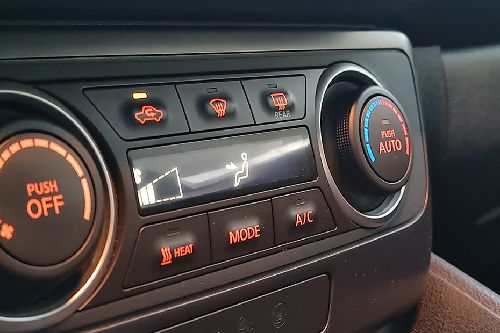 Nissan Leaf front ac controls