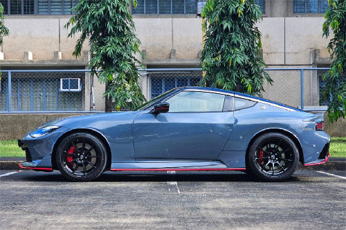 Nissan Z drivers sideview