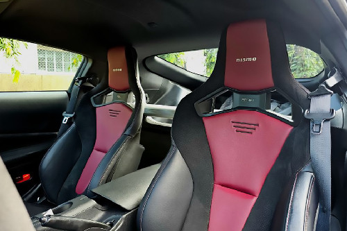 Nissan Z front seats