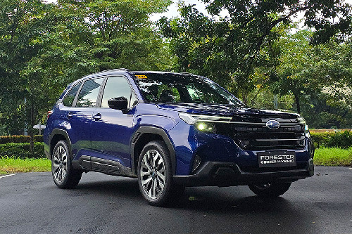 Subaru Forester e-Boxer Hybrid front angle low view