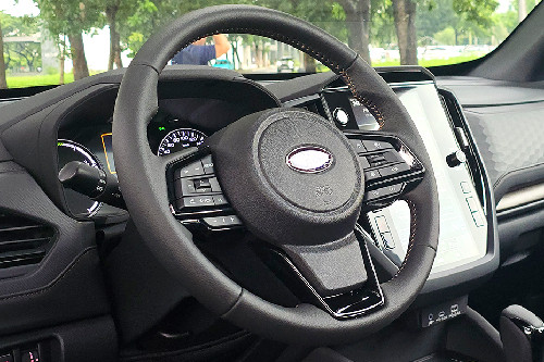 Subaru Forester e-Boxer Hybrid steering wheel