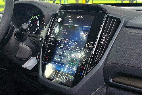 Subaru Forester e-Boxer Hybrid touch screen