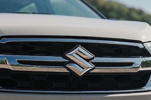 Suzuki XL7 Hybrid branding