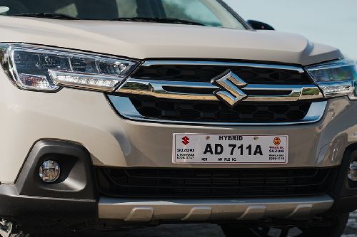 Suzuki XL7 Hybrid grille view