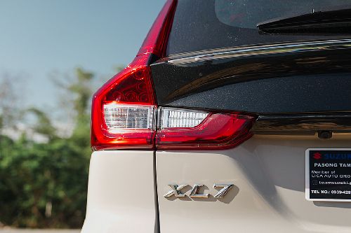 Suzuki XL7 Hybrid tail light