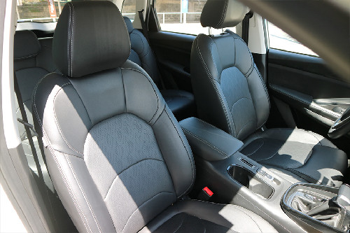 Chevrolet Captiva front seats