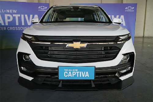 Full Front View Chevrolet Captiva full front view