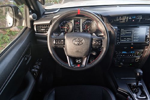 Toyota Fortuner steering wheel