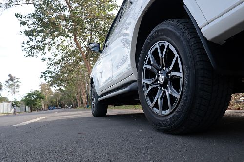 Toyota Fortuner wheel