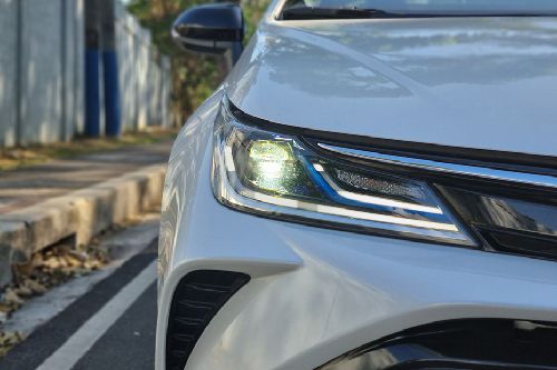 Toyota Corolla Altis headlight