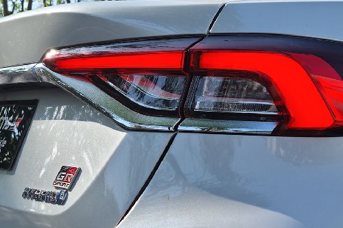 Toyota Corolla Altis tail light