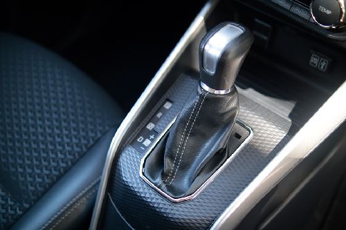 Toyota Raize gear shifter