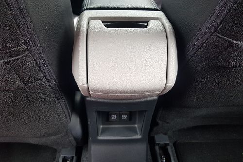 Toyota Veloz power accessories outlet view