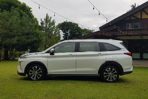 Side View Toyota Veloz side view