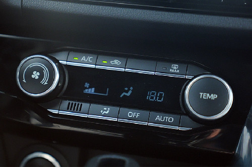 Toyota Yaris Cross front ac controls