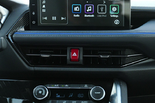 Toyota Yaris Cross front ac vents