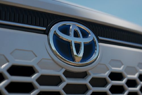 Toyota Corolla Cross branding