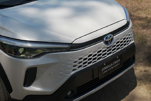 Toyota Corolla Cross grille view