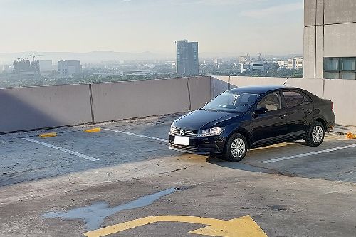 Volkswagen Santana front side view