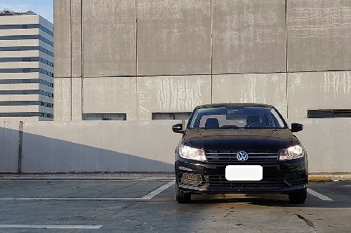 Volkswagen Santana full front view