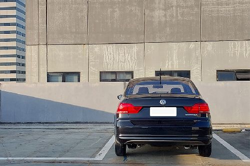 Volkswagen Santana full rear view