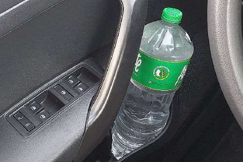 Volkswagen Santana side bottle holder