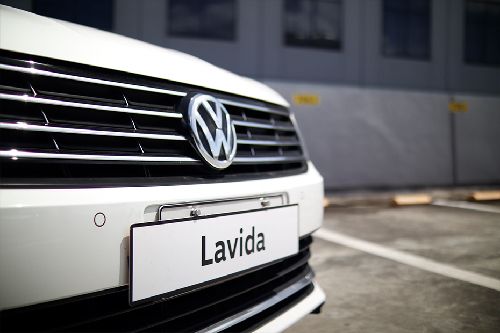 Volkswagen Lavida grille view