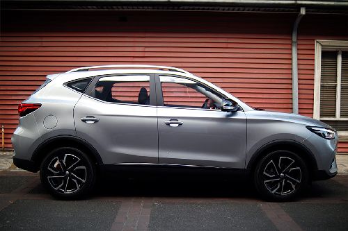 MG ZS T side view