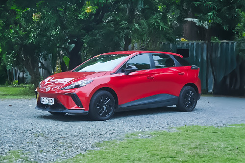 Front Angle Low View MG 4 EV front angle low view