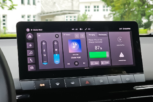 MG 4 EV touch screen