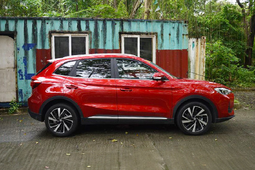 Side View MG ZS side view