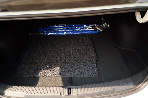 MG 5 storage closer view