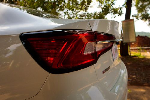 MG 5 tail light