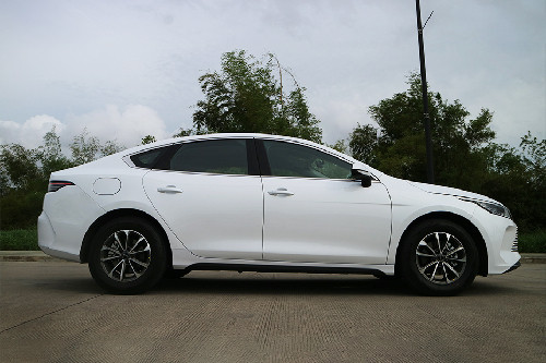 BYD Seal 5 DM-i drivers sideview