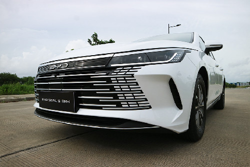 BYD Seal 5 DM-i grille view