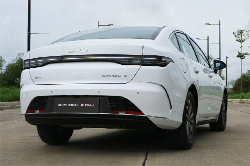 BYD Seal 5 DM-i rear angle view