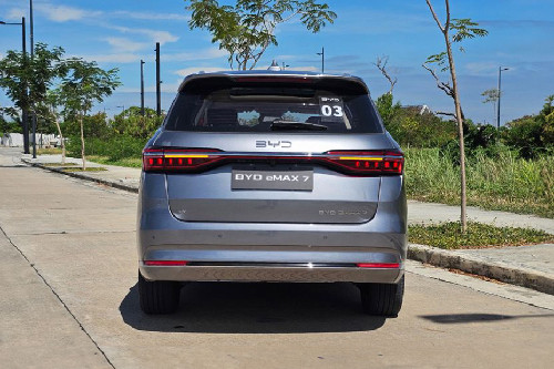 BYD eMAX 7 full rear view