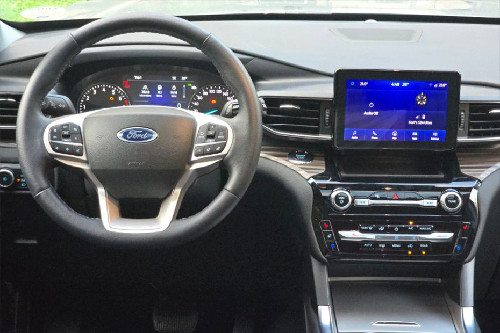 Ford Explorer dashboard view
