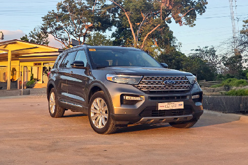 Front Medium View Ford Explorer front medium view