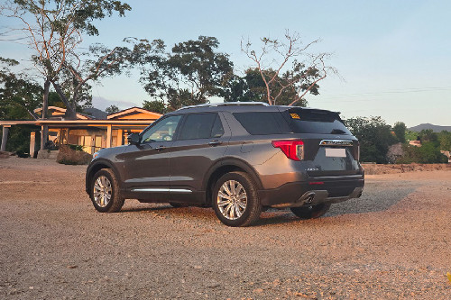 Ford Explorer rear medium view