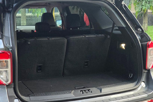 Ford Explorer trunk open