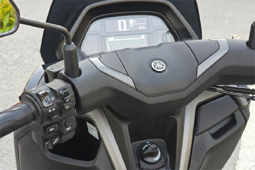 Yamaha Nmax Handle Bar View