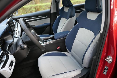 Geely Emgrand front seats